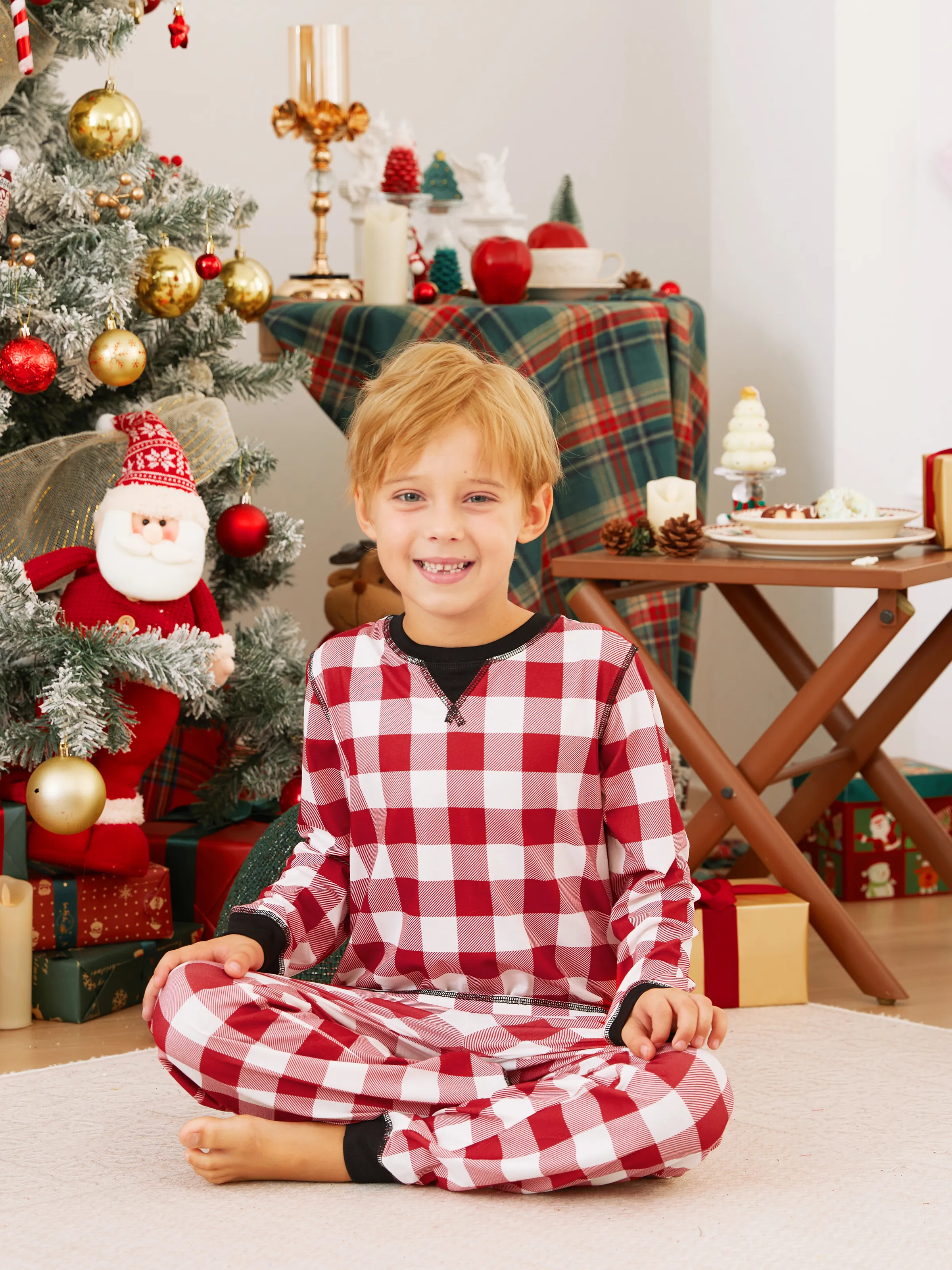 

Christmas Family Matching Red and White Checkered Plaid Pajamas Sets with Drawstring and Pockets