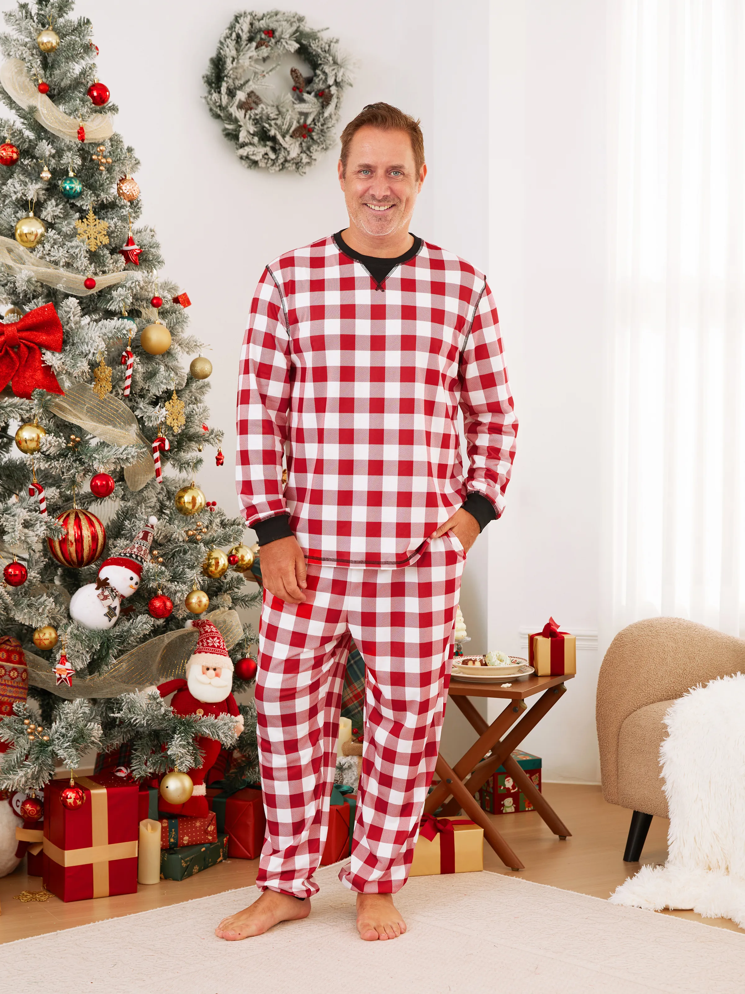 

Christmas Family Matching Red and White Checkered Plaid Pajamas Sets with Drawstring and Pockets