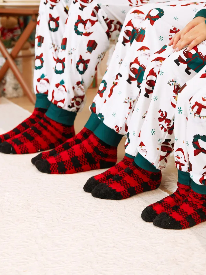 Calcetines de Navidad peludos a cuadros rojos y negros a juego para toda la familia