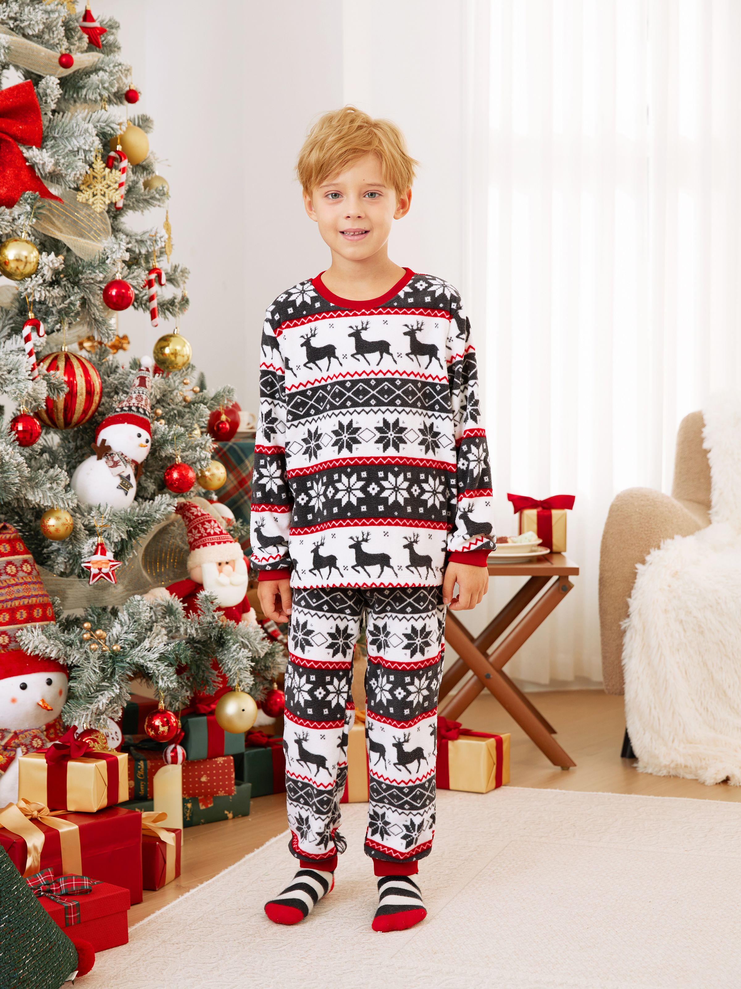 

Christmas Family Matching Reindeer & Snowflake All-over Print Long-sleeve Fleece Pajamas Sets