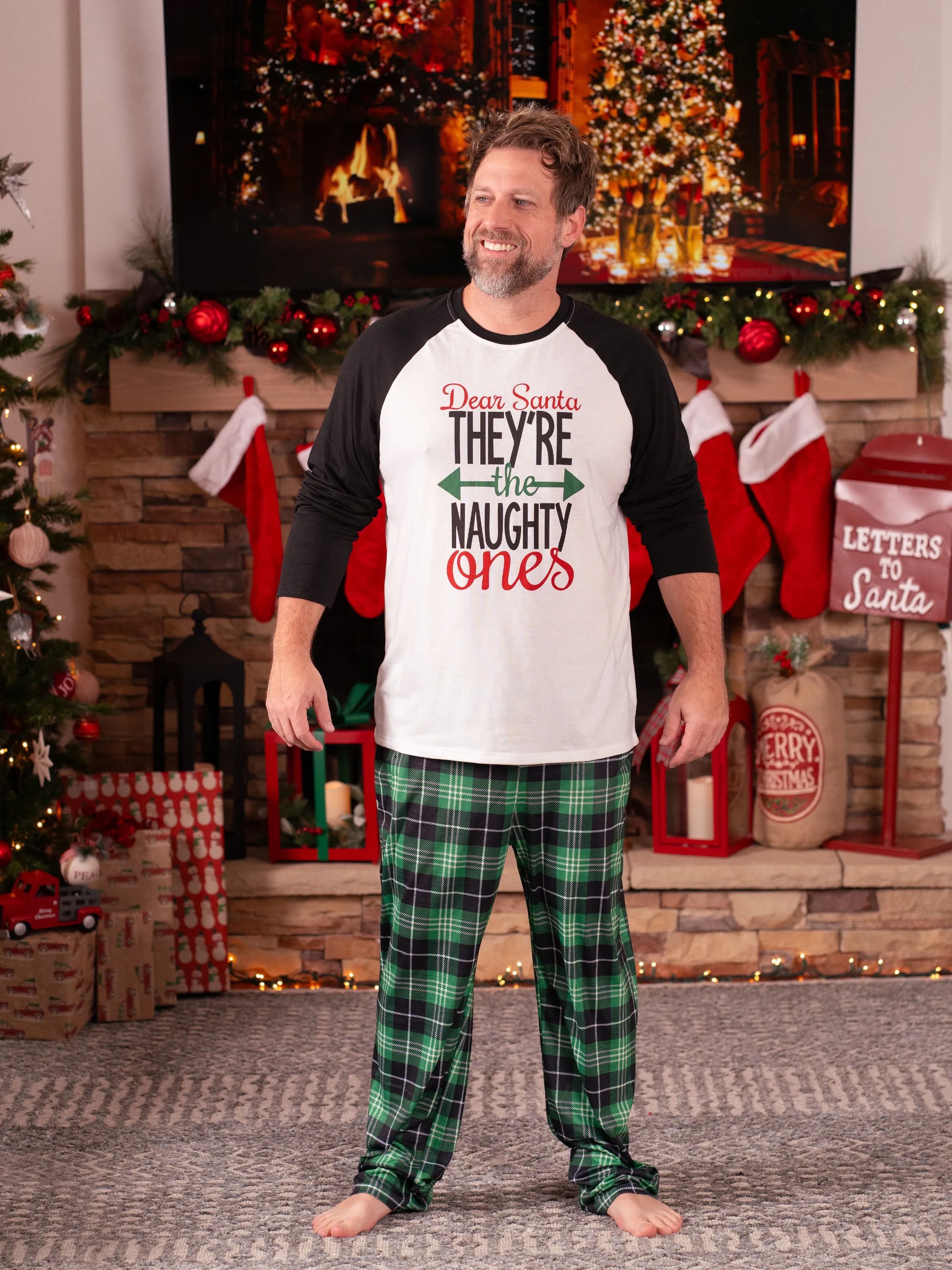 

Christmas Letter Contrast Top and Plaid Pants Family Matching Pajamas Sets