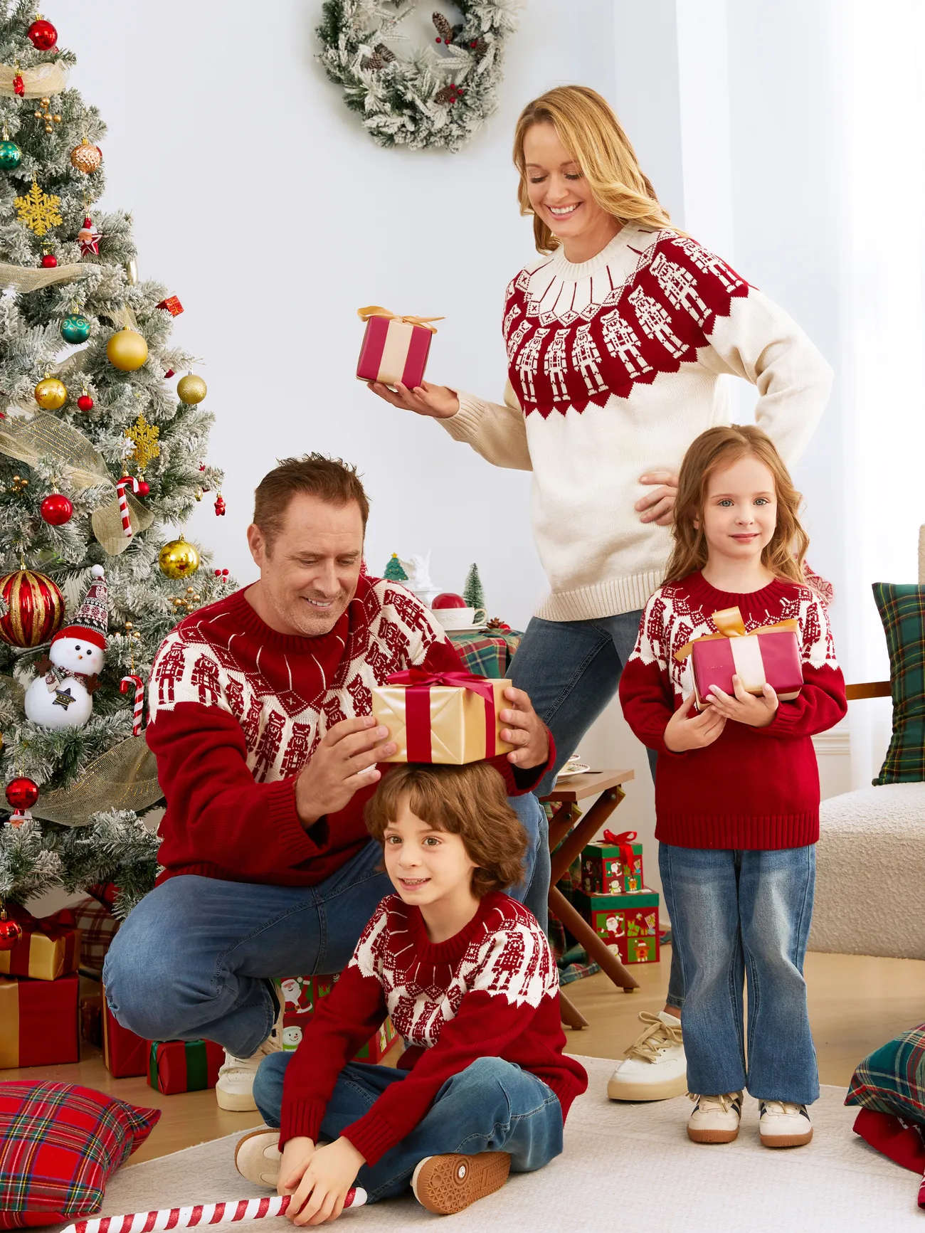 Pull Casse-Noisette de Noël Tricot Rouge & Blanc Hauts Assortis Pour La Famille