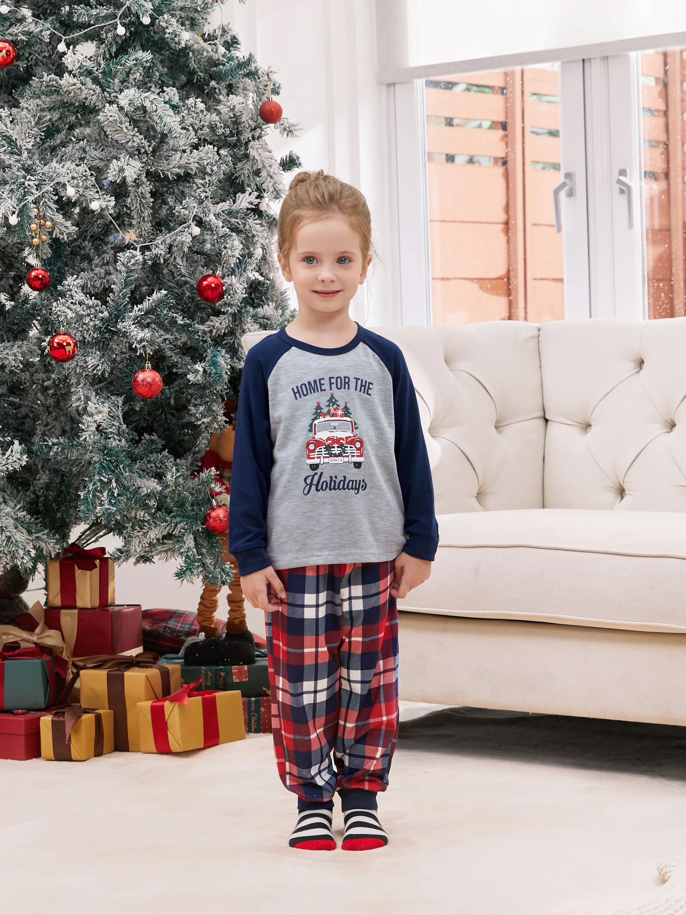 

Christmas Family Raglan Sleeves Christmas Tree Delivery Truck Graphic Plaid Pants Pajamas Sets with Drawstring and Pockets