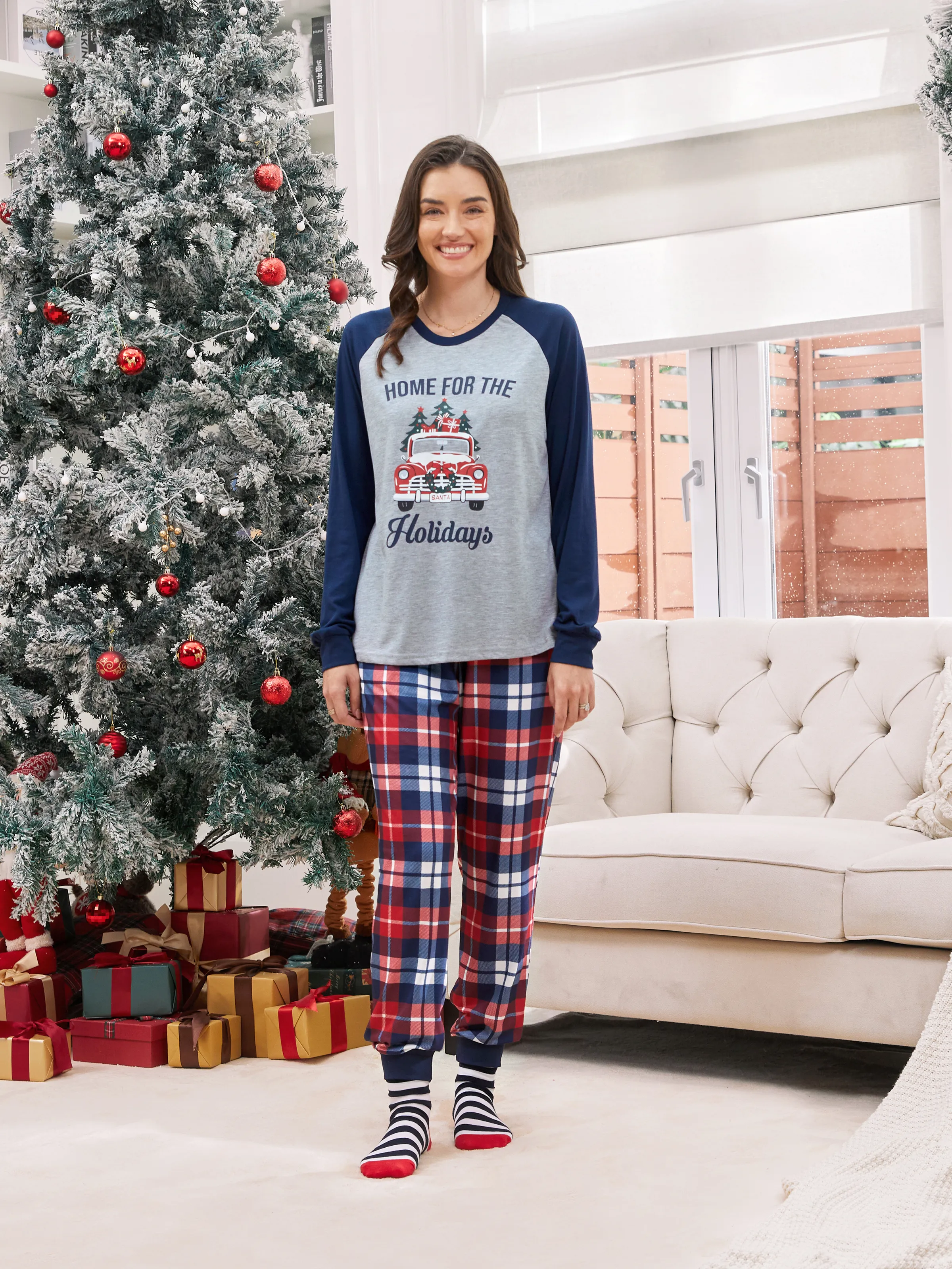 

Christmas Family Raglan Sleeves Christmas Tree Delivery Truck Graphic Plaid Pants Pajamas Sets with Drawstring and Pockets