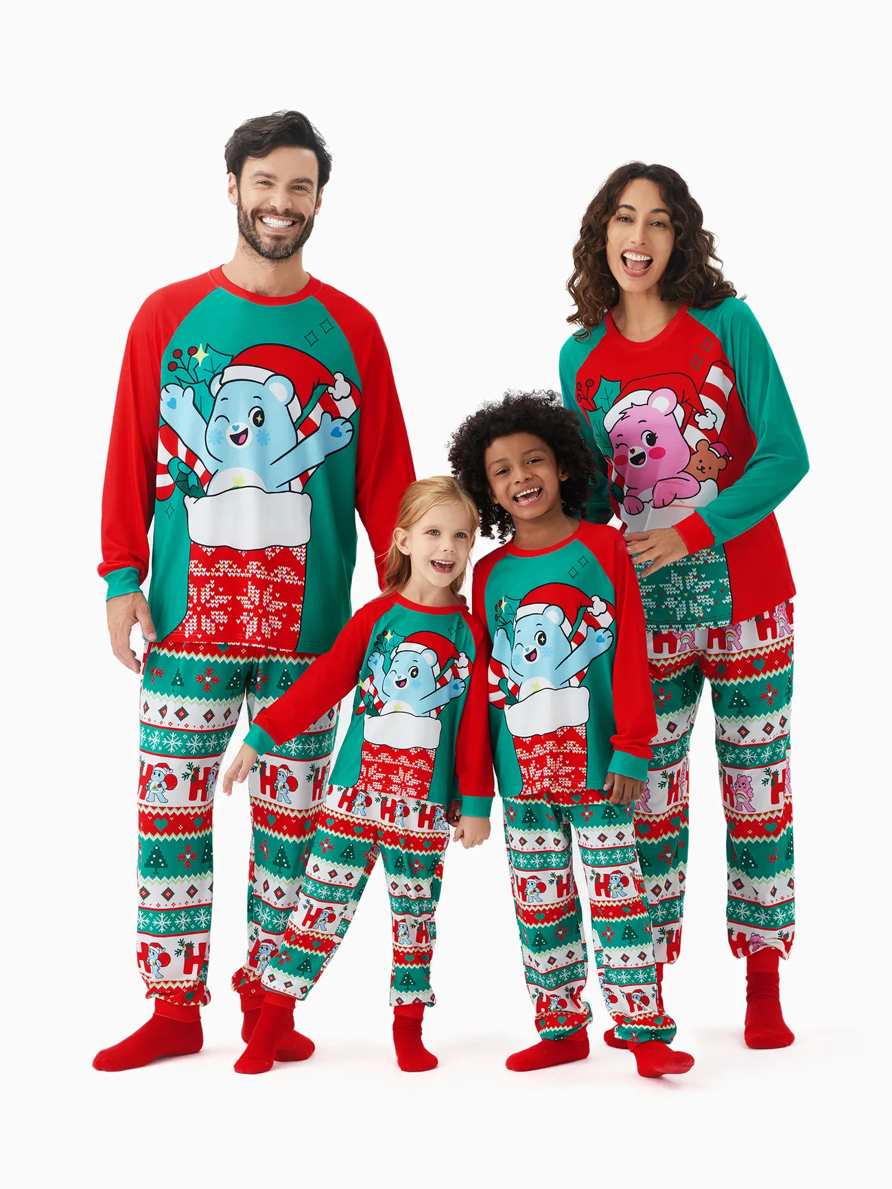 Care Bear Family a juego con el sombrero de Papá Noel de Navidad con estampado de copos de nieve Colorblock Pajama Set (resistente a las llamas)