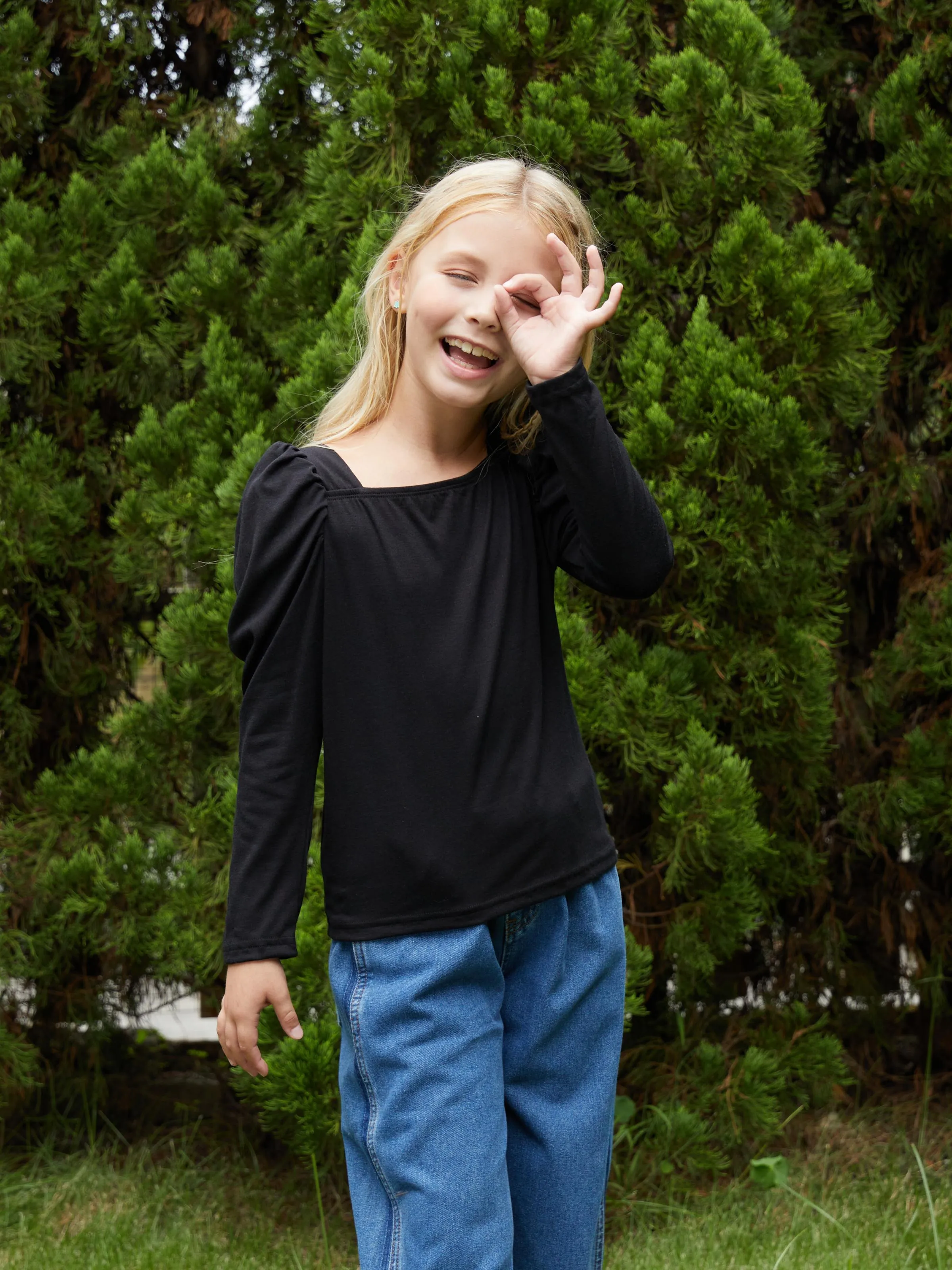 

Kid Girl Puff-sleeve Square Neck Top