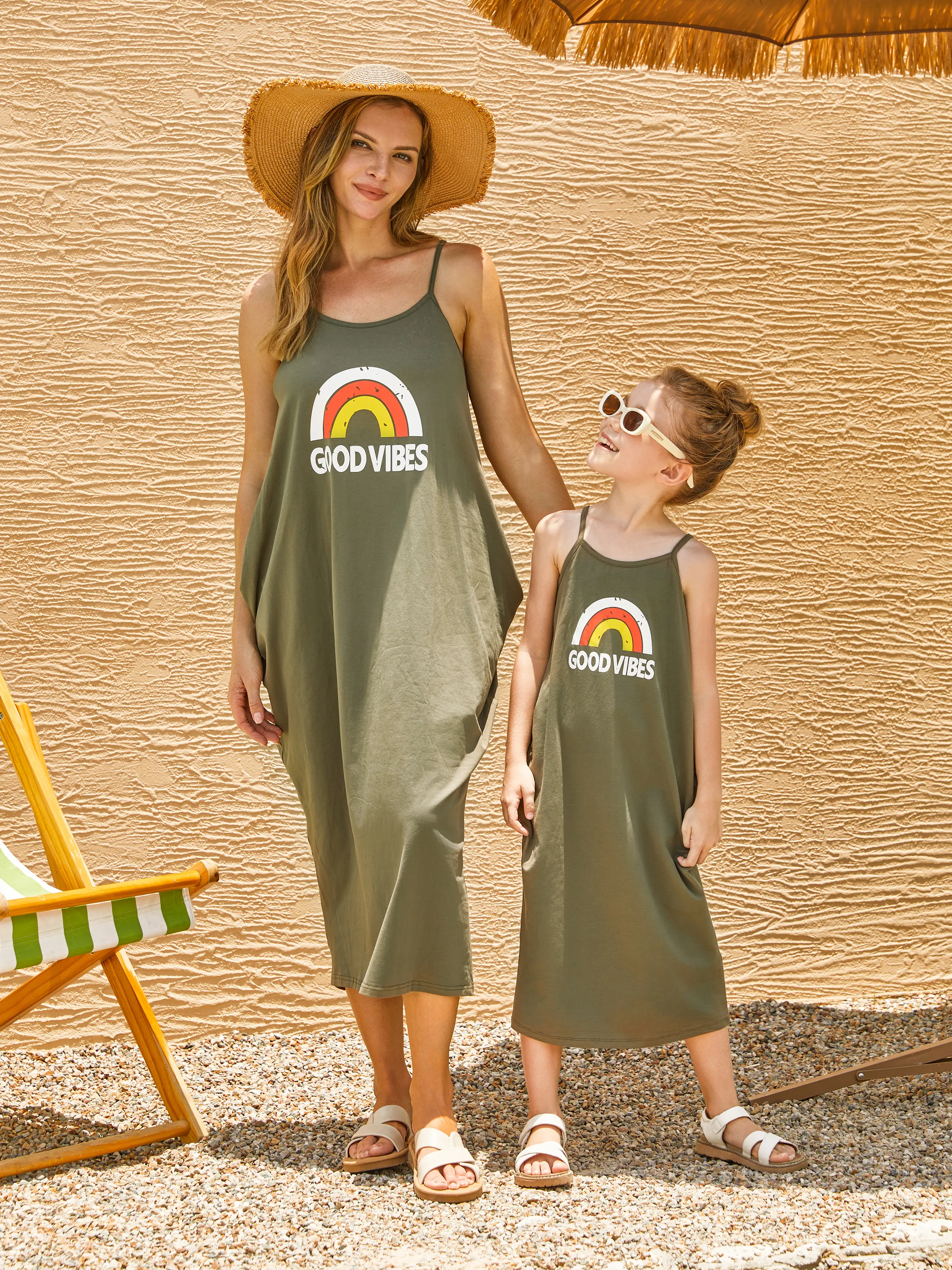 Mommy and Me Rainbow Graphic 'GOOD VIBES' Frontkleid mit Taschen