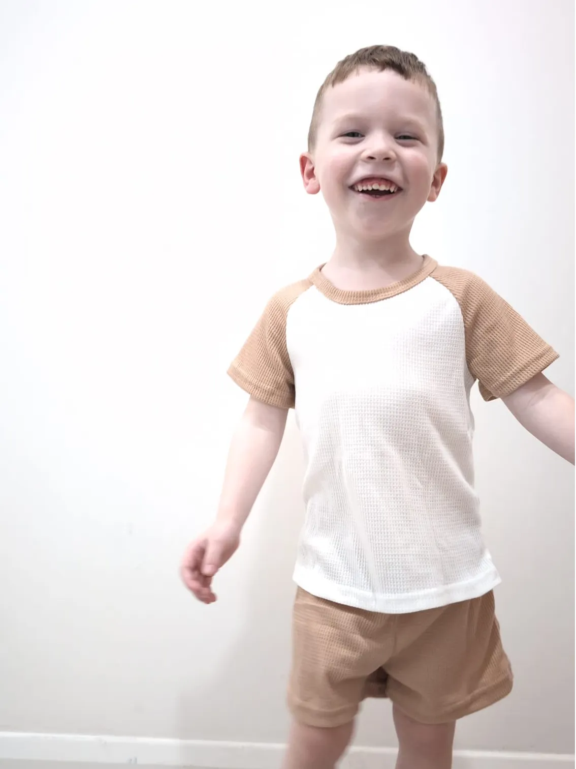 Brown - 2-piece Toddler Boy Waffle Colorblock Raglan Sleeve Tee and Solid Color Shorts Set - image 2