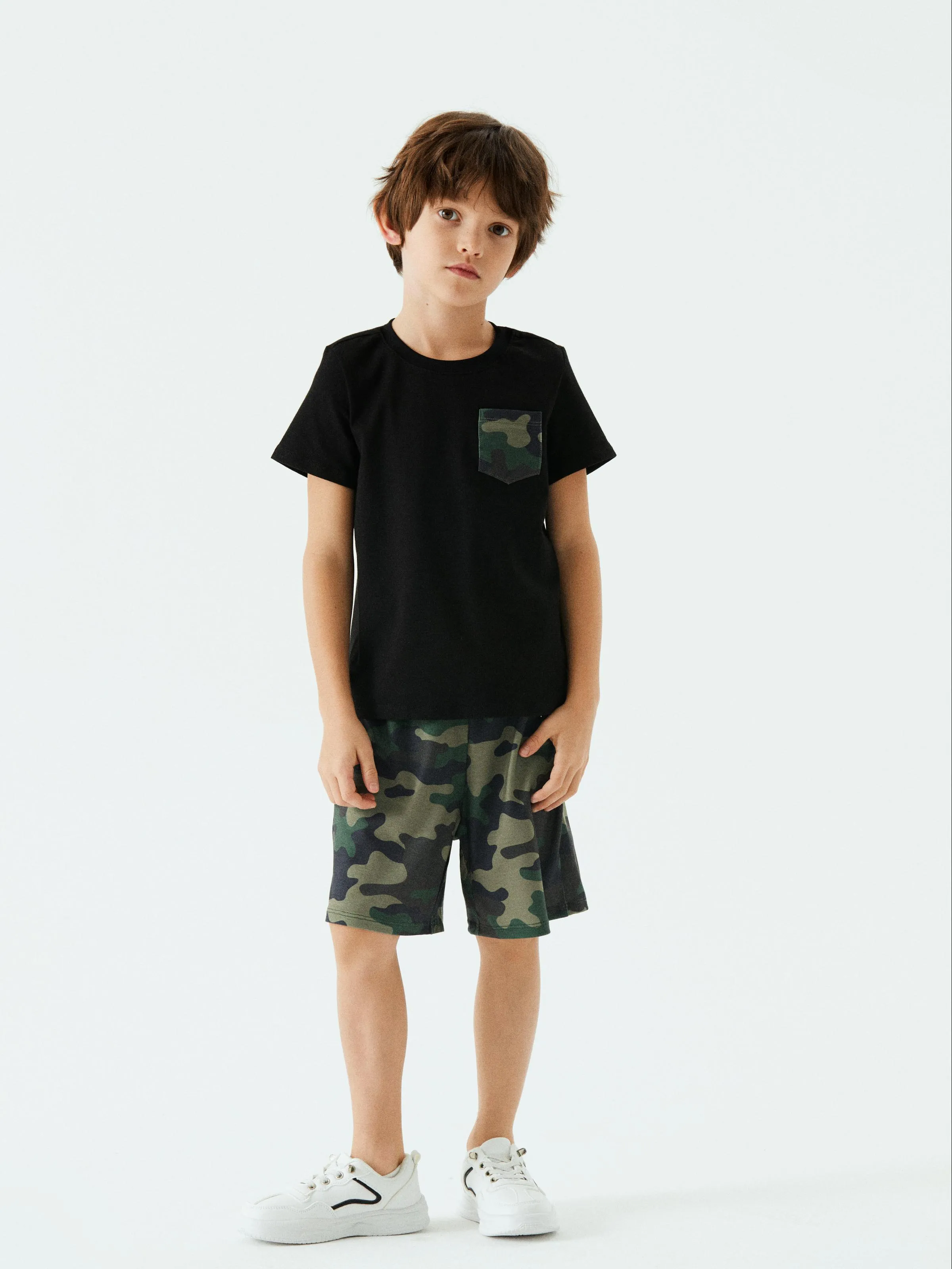 

Naia 2pcs Toddler/Kid Boy Pocket Design Short-sleeve Tee and Camouflage Print Shorts Set