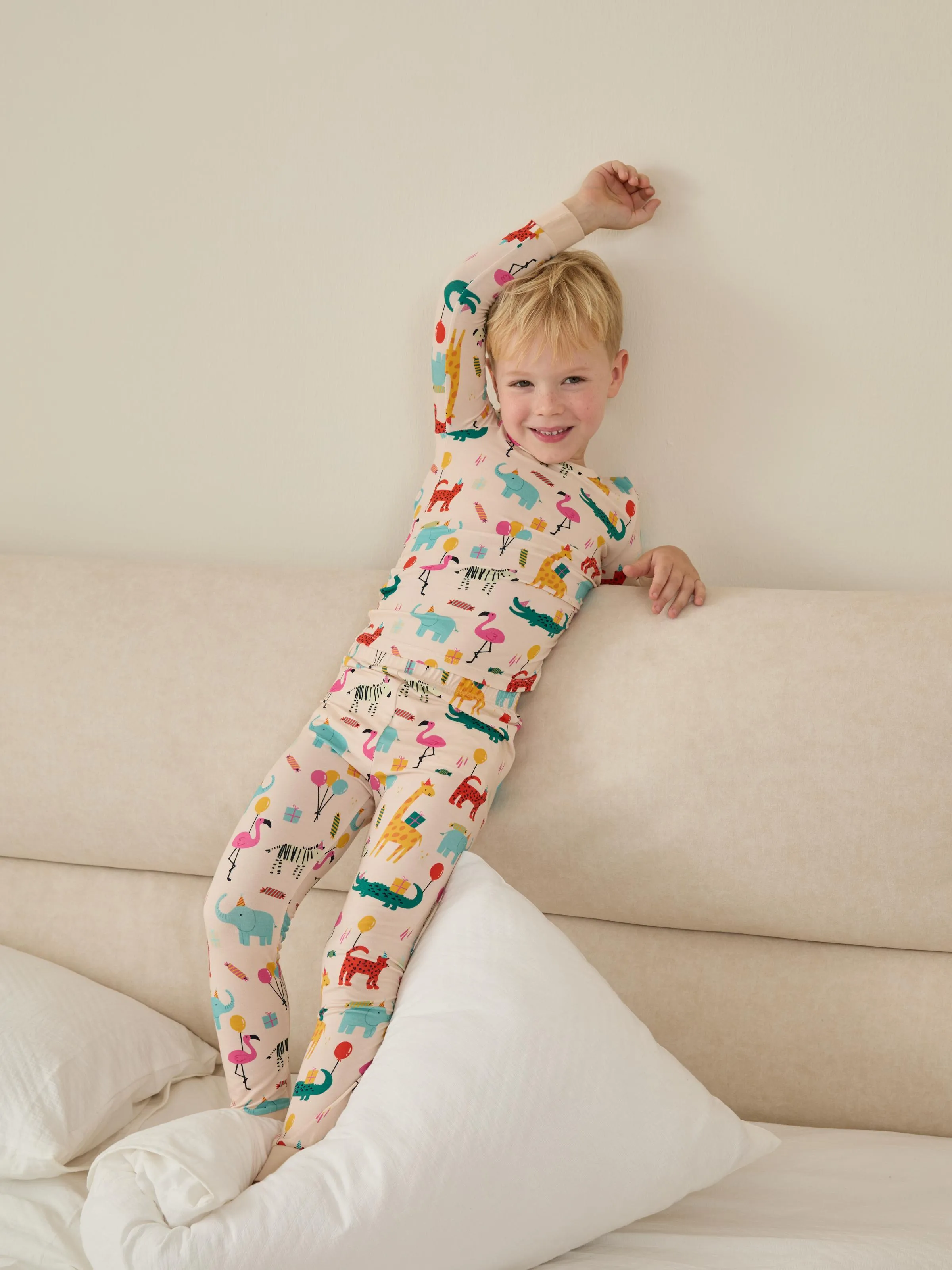 

Bamboo Viscose Baby/Toddler 2-Piece Childlike Animal Print Snug-Fitting Pajamas Set