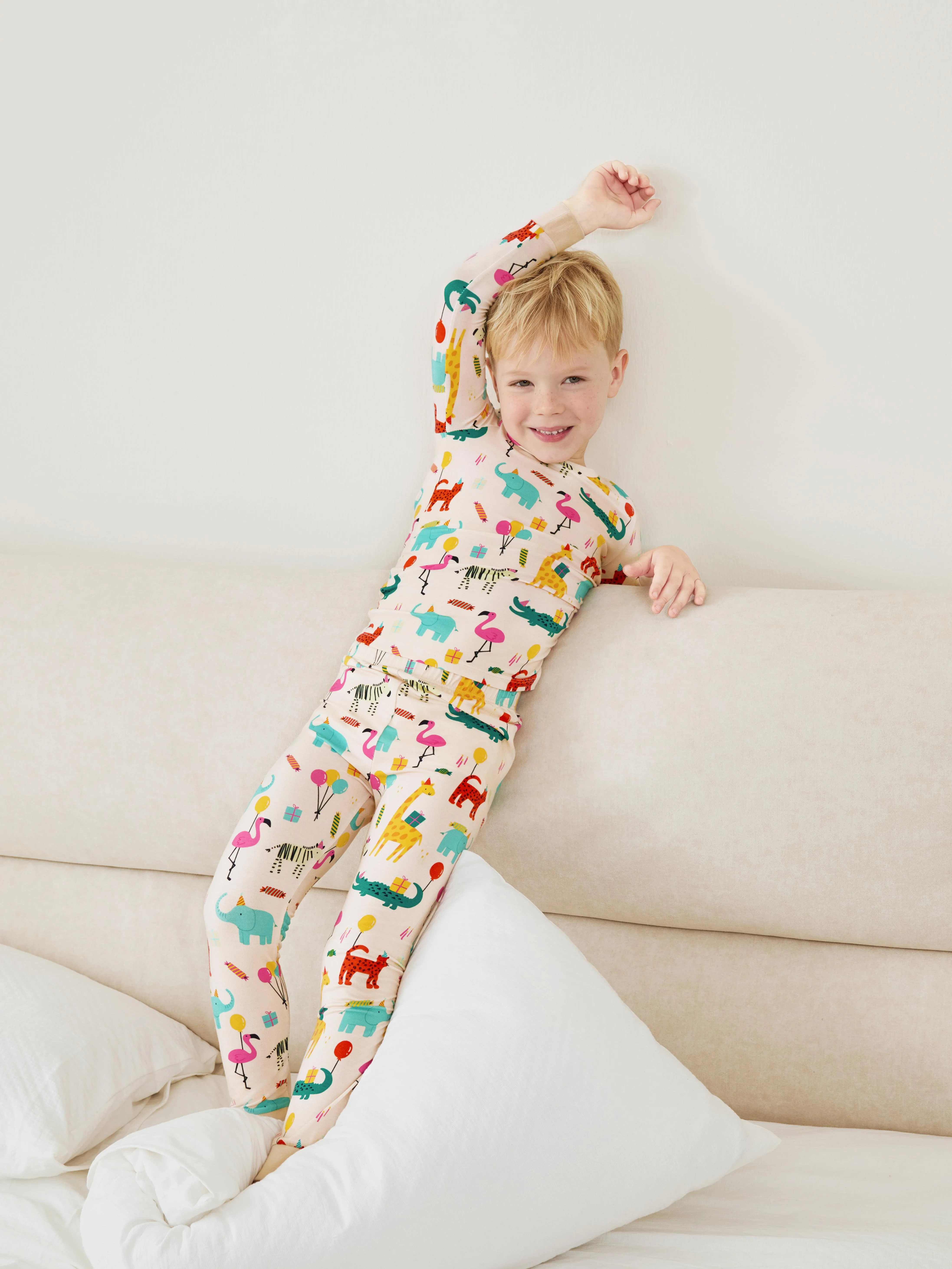 

Bamboo Viscose Baby/Toddler 2-Piece Childlike Animal Print Snug-Fitting Pajamas Set