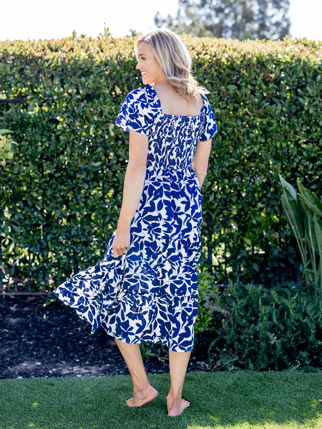 Women - Family Matching Blue Colorblock Tee or Leaf Print Smocking Puff-sleeve Dress Set - Blue - image 3