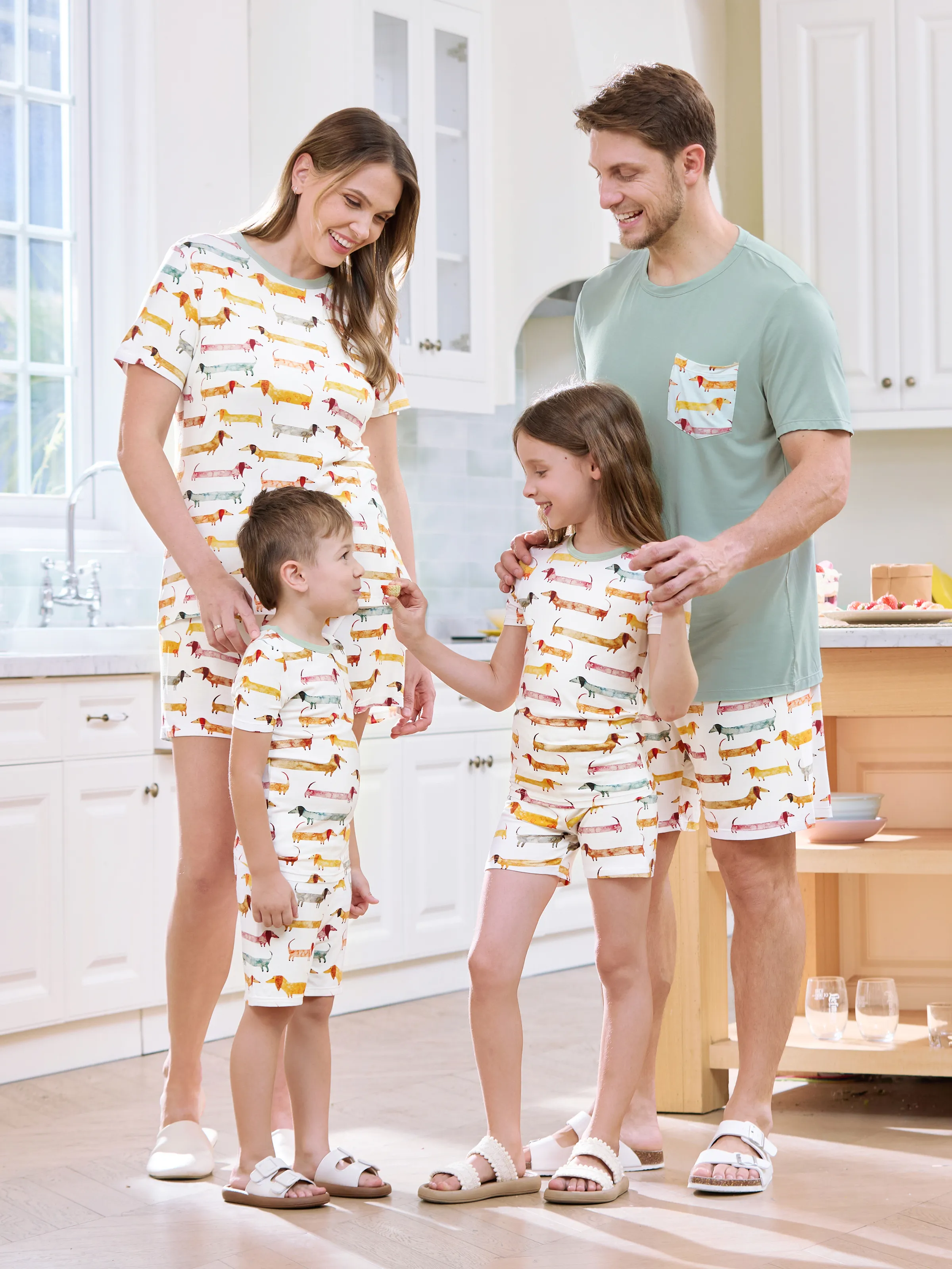 Bamboo Family Pajamas Cute Doggy Patterned Short-sleeve Matching Pajamas Set ( Snug-Fitting for Children )